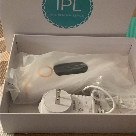 IPL home hair removal device - Picture 3 of 3